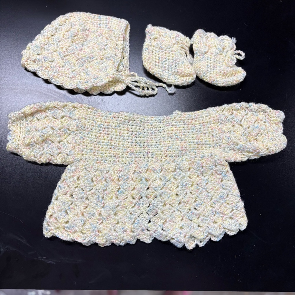 Handmade‎ Crochet Baby Set in Pastel - Picture 5 of 7